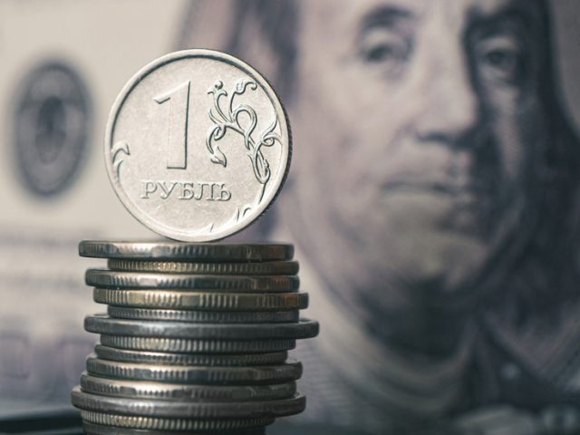 Ruble strengthens to 11-month high as Russia squeezes out US dollar from its economy