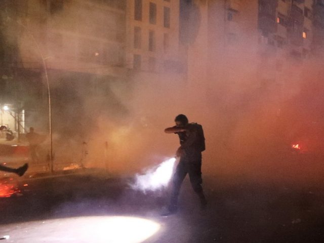 Beirut blast demonstrators get past riot police and tear gas, smash front of minister’s home (VIDEOS)