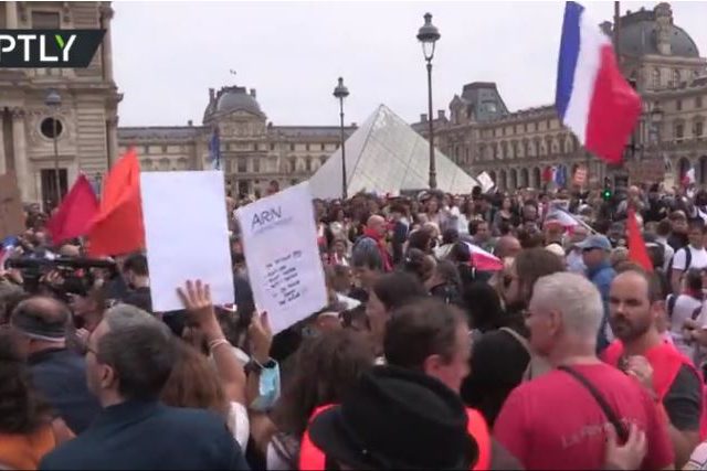 Over ONE HUNDRED THOUSAND rally against ‘Covid-19 tyranny’ in France, protesting immunity passports & vaccination mandate (VIDEO)
