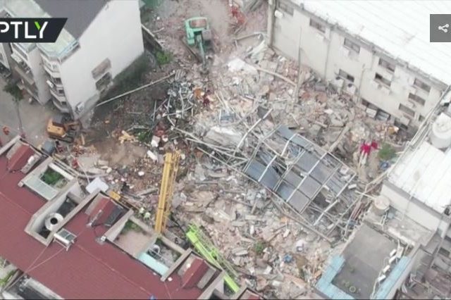 At least 8 killed, 9 missing after hotel building collapses near Shanghai in China (VIDEO)