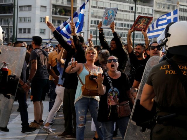 Greek police blast anti-vaccine protesters with water cannon and tear gas outside parliament in Athens (VIDEOS)