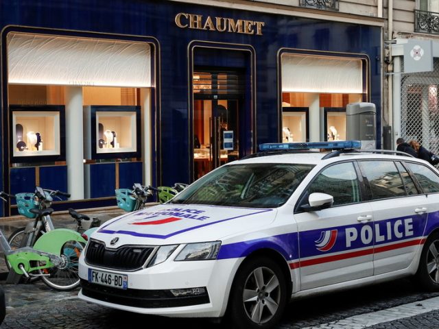 Luxury Paris jewelry store hit in broad daylight armed raid, over $2 million worth of loot reportedly stolen