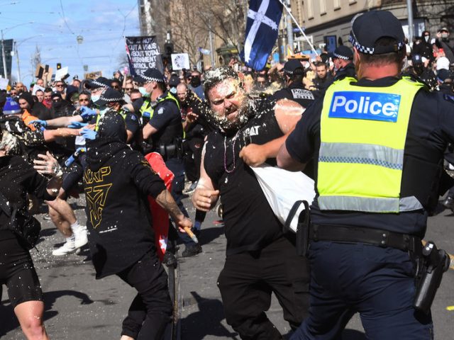 Over 200 arrested, at least 7 police injured amid chaotic Covid-19 protests in Australia (VIDEOS)