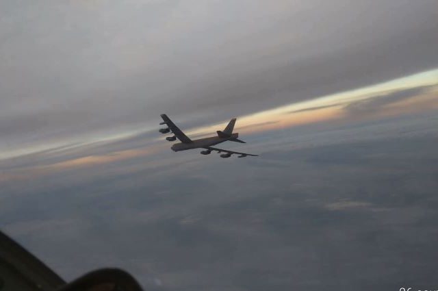 WATCH: Russia scrambles three Su-35 fighter jets as US Air Force B-52H bomber crosses Pacific Ocean & approaches country’s border