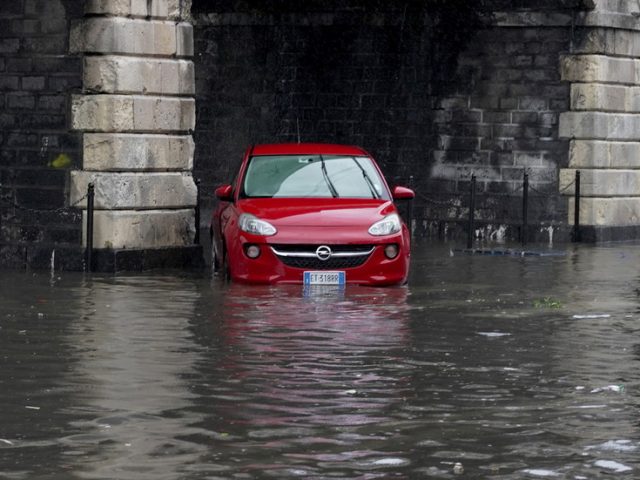 2 dead after devastating storm causes flash floods in southern Italy, turning city streets into rivers (VIDEOS)