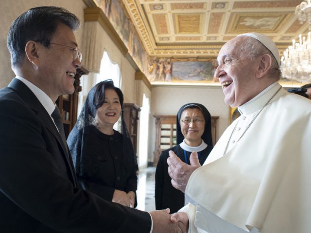 Pope Francis tells S. Korean president he’ll travel to N. Korea for ‘cause of peace’ if invited