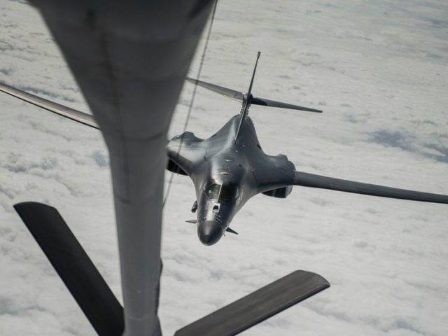 US bombers conduct refueling exercises over Australia
