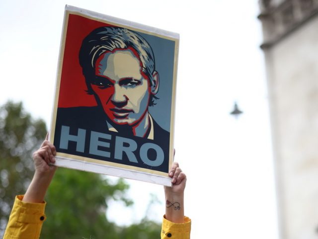 French politician wants asylum for Assange