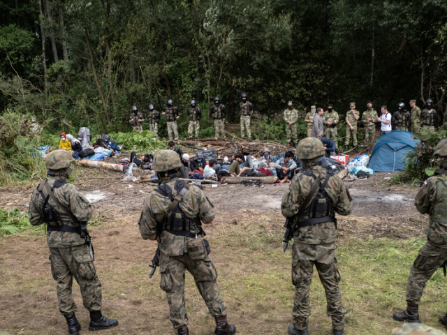 Unable to breach Belarus-Poland border, migrants set up camp (VIDEO)