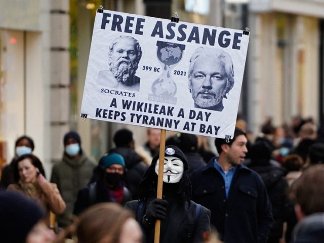 Aim of Assange’s prosecution is to ‘scare others’ – Rafael Correa to RT