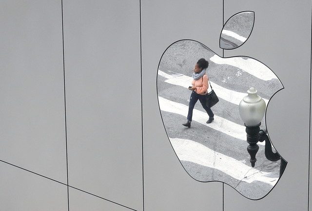Apple memory-holes pedo-busting iPhone photo-scanning plan