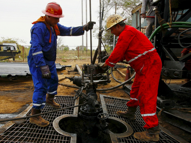 Oil industry to lose nearly half its workers