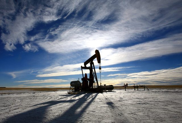 Oil pushes past $86 as greenback wilts