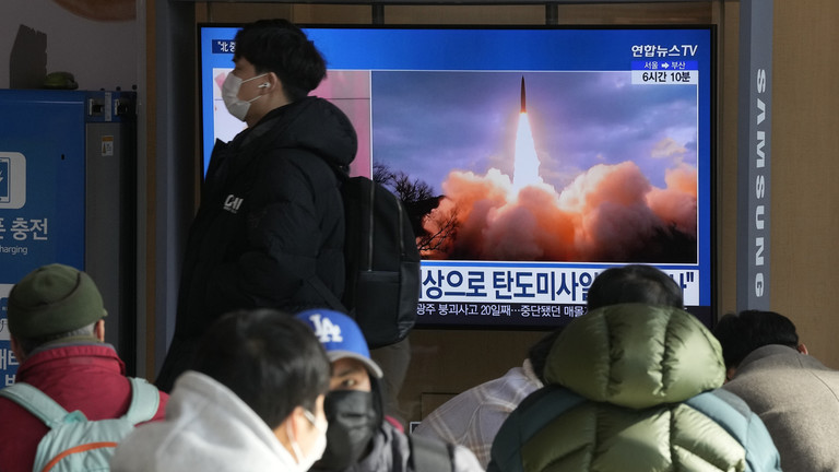 N. Korea confirms test of missile believed to be able to strike US territory People watch a TV showing North Korea's missile launch during a news program at the Seoul Railway Station in Seoul, South Korea, Sunday, Jan. 30, 2022 © AP / Ahn Young-joon North Korea confirmed