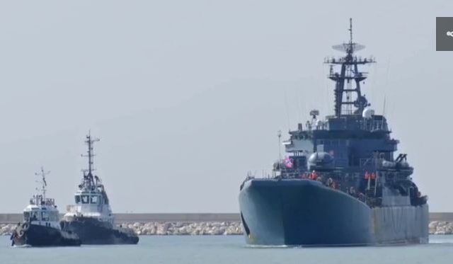 Russian Navy ships dock in Syria (VIDEO)