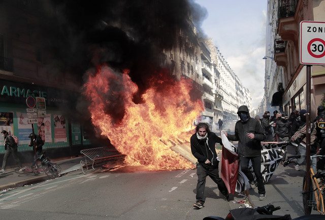 Violent May Day clashes in Paris (VIDEOS)