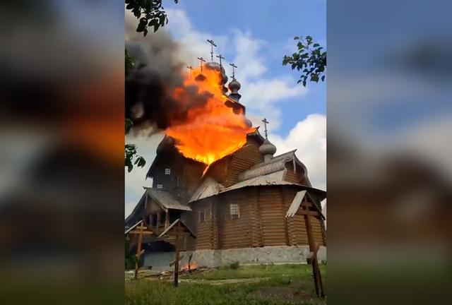 Orthodox monastery burns on Ukrainian-controlled territory