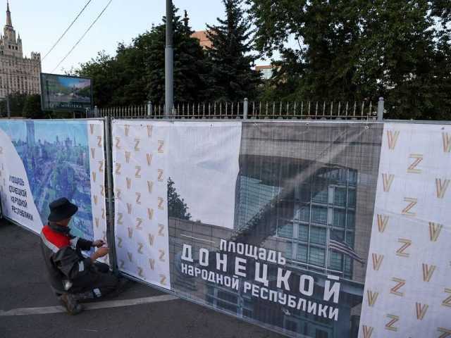 Moscow names square near US embassy in honor of Donetsk Republic