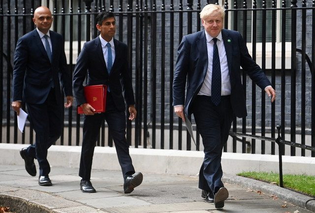 Top British cabinet members resign