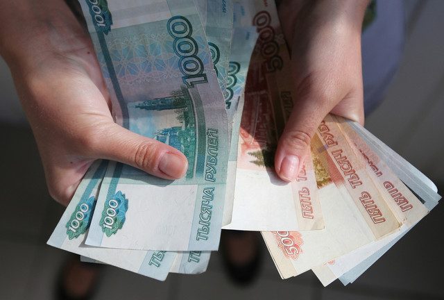 Russia makes new plans to avoid dollar in trade