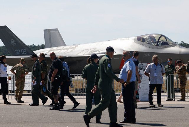 US military grounds some of its top fighter jets – media