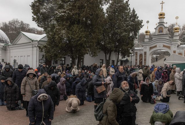 Tensions soar in Kiev over iconic Christian monastery (VIDEO)
