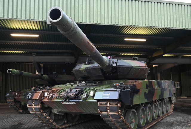 Germany refuses to pledge extra tanks to Ukraine