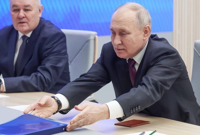 Putin officially registers for 2024 election (VIDEO)