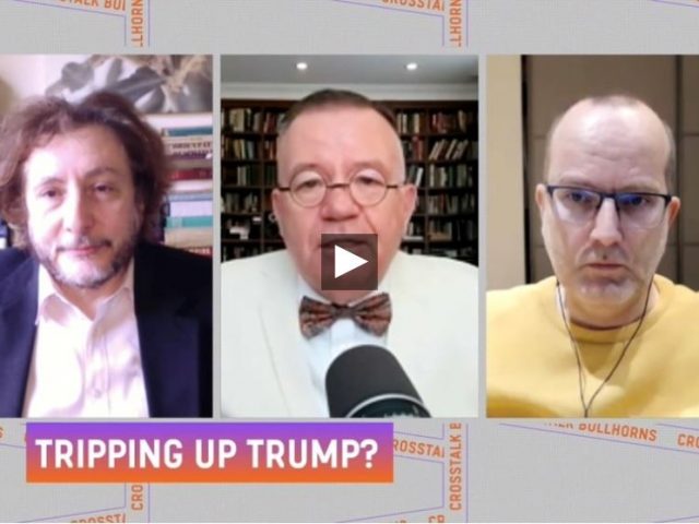 CrossTalk Bullhorns: Tripping up Trump?