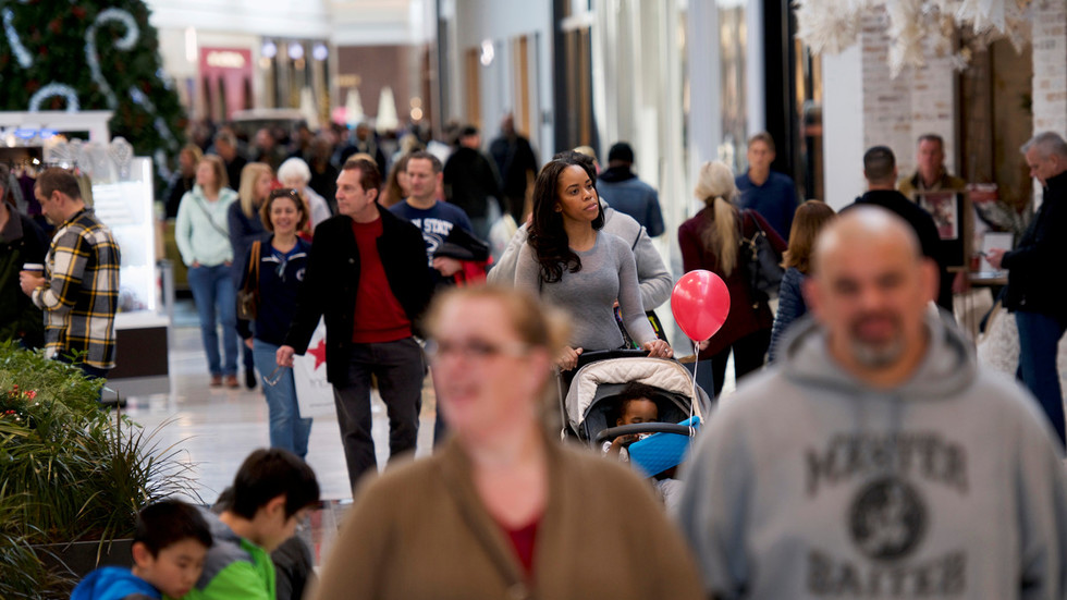 Shoppers walk through the King of Prussia Mall, United States' largest retail shopping space, in King of Prussia, Pennsylvania, US. File photo. Reuters Mark Makela