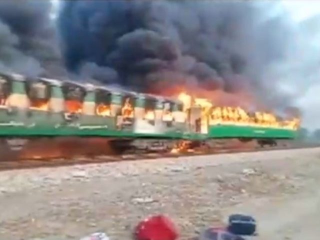 Devastating fire kills 73 passengers as gas stove explodes on board packed train in Pakistan (VIDEOS)