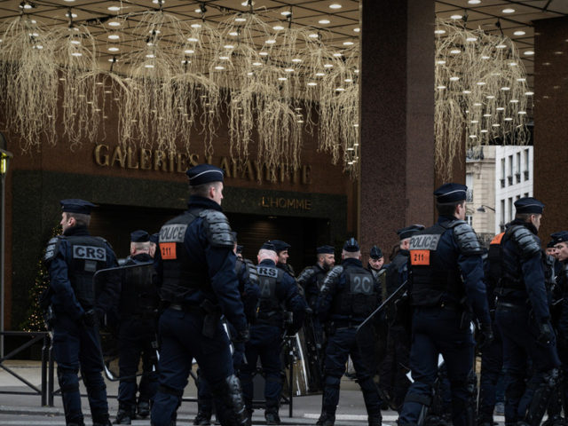 ‘Occupation of consumption temple’: Galeries Lafayette in Paris CLOSED due to Yellow Vests protests (VIDEOS)