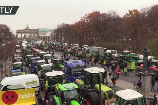 Thousands of tractors plow through Berlin streets in protest at new green regulations (VIDEO, PHOTOS)