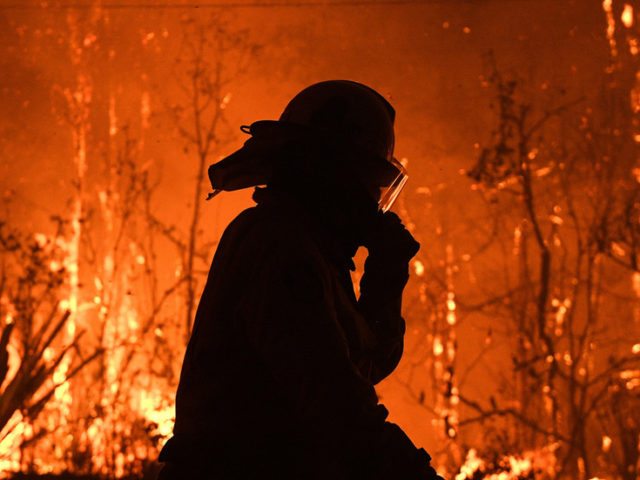 Australian firefighters tackling ‘mega’ blaze crowdfund for own safety masks