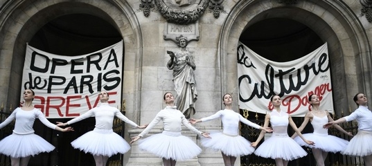 Paris ballet protestters