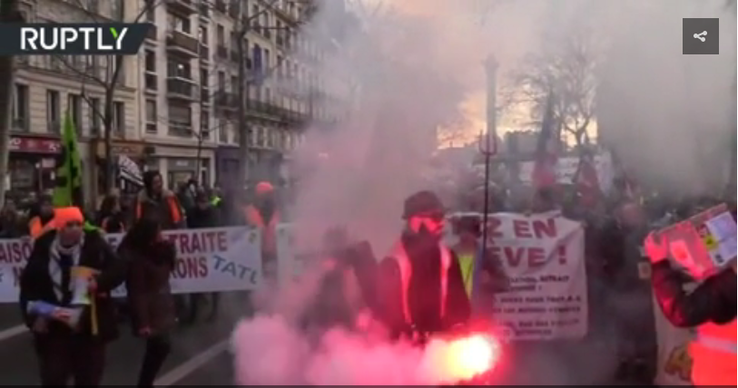 Yellow vests tear gas