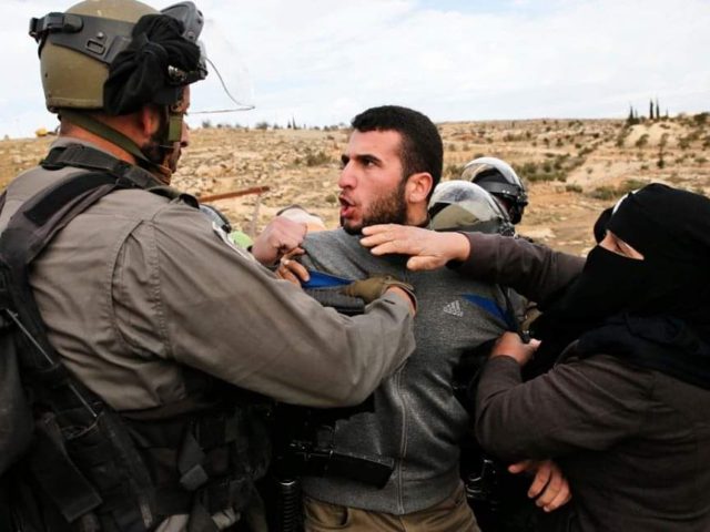 Israel kidnaps Palestinian journalist, ex-detainee in West Bank