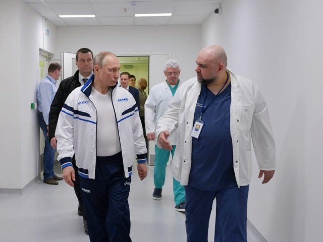 Head of Russian coronavirus hospital visited by Putin tests positive for Covid-19