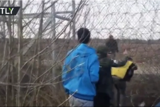 Almost 10,000 migrants ‘stopped at Greek border’, but some have managed to slip through (VIDEO)