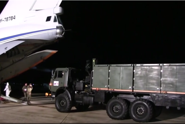 WATCH Russian Army deliver medical aid at airbase near Rome as Moscow rallies to help coronavirus-ravaged Italy