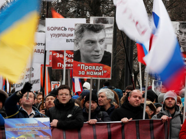 Opposition activists flock to central Moscow to commemorate slain politician Nemtsov and condemn constitution amendments
