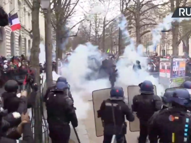 Yellow Vests DEFY Covid-19, lockdown & TEAR GAS to protest Macron government (WATCH LIVE)