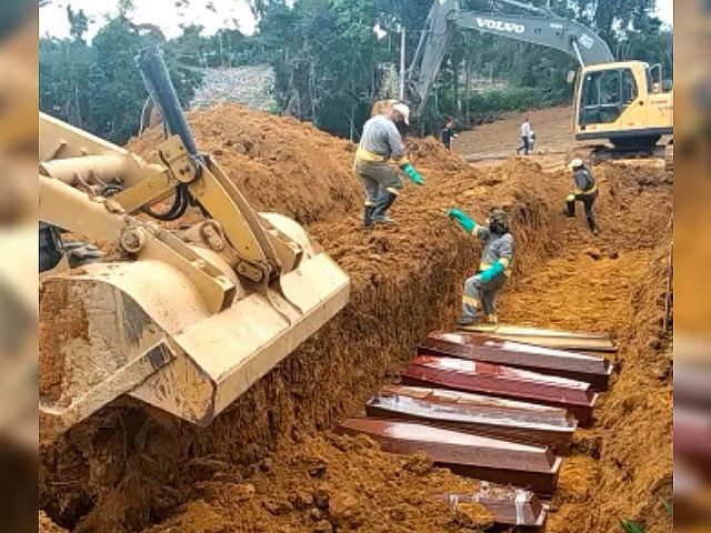 Brazilian Covid-19 victims buried in MASS GRAVES as fatalities mount (VIDEOS)
