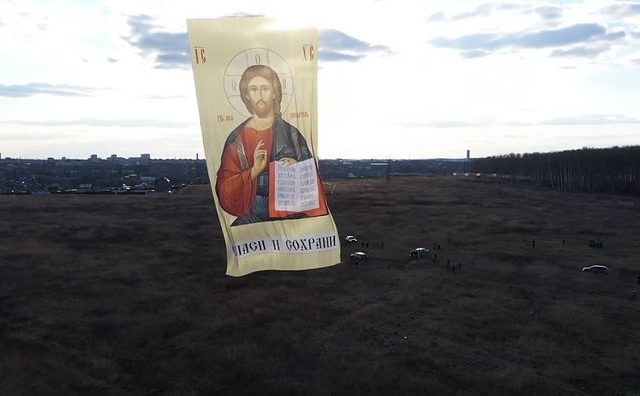 Russian Boxing Federation launches giant banner icon of Christ into the sky (+VIDEO)