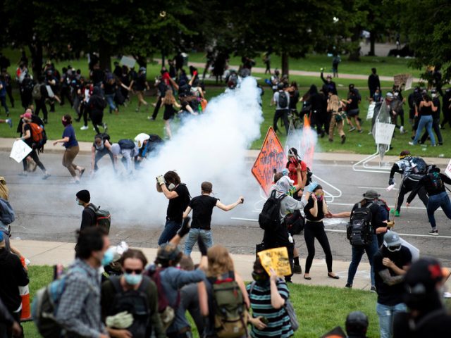 Tear gas & flash-bangs outside Colorado State Capitol as protesters defy Denver curfew