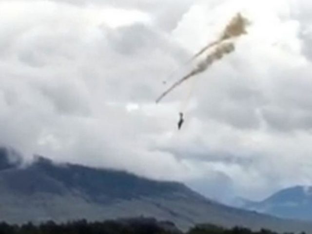 Canadian Air Force aerobatic team’s jet crashes into house in British Columbia (VIDEOS)