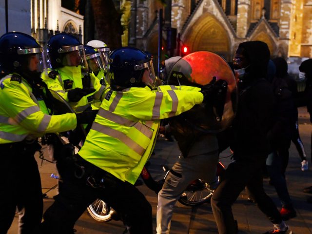 Cops and protesters brawl in London, as PM declares demonstrations ‘subverted by thuggery’