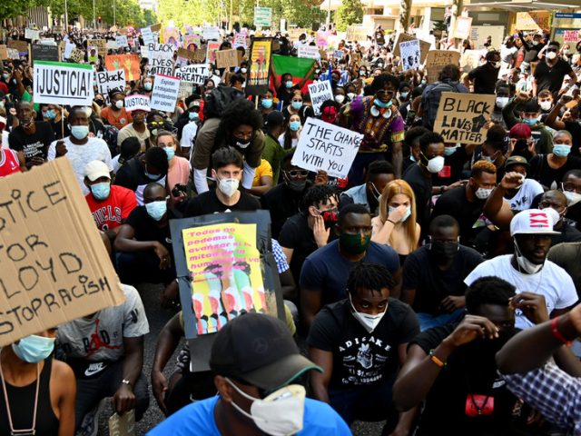 Crowds surround US embassy in Madrid as thousands join BLM protest in Spanish capital (PHOTOS/VIDEOS)