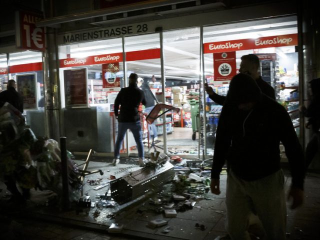 ‘A real rampage’: Rioters attack police and smash shops in Stuttgart, Germany (VIDEOS)
