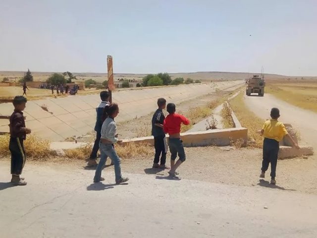 Syrian Kids Hurl Stones at US Military Convoy Trying to Enter Damascus-Held Area – Videos, Photos